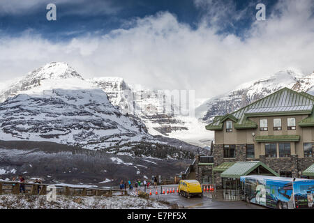 Glacier View Inn at the Icefield Center, Icefields Parkway, Jasper National Park, Alberta, Canada, North America. Stock Photo