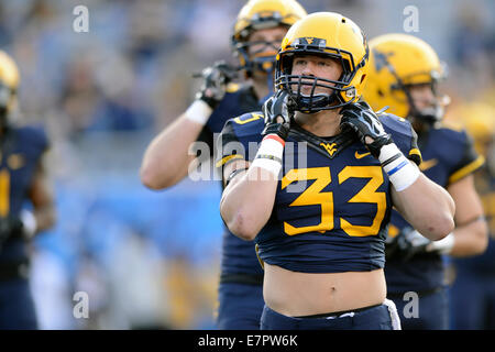 Morgantown, West Virginia, USA. 17th Feb, 2013. West Virginia Mountaineers linebacker JARED BARBER (33) warms up prior to the Big 12 conference football game being played at Mountaineer Field in Morgantown, WV. The Sooners beat the Mountaineers 45-33. © Ken Inness/ZUMA Wire/Alamy Live News Stock Photo