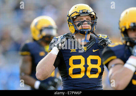 Morgantown, West Virginia, USA. 17th Feb, 2013. West Virginia Mountaineers tight end CODY CLAY (88)warms up prior to the Big 12 conference football game being played at Mountaineer Field in Morgantown, WV. The Sooners beat the Mountaineers 45-33. © Ken Inness/ZUMA Wire/Alamy Live News Stock Photo