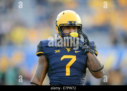 Morgantown, West Virginia, USA. 17th Feb, 2013. West Virginia Mountaineers running back RUSHEL SHELL (7) warms up prior to the Big 12 conference football game being played at Mountaineer Field in Morgantown, WV. The Sooners beat the Mountaineers 45-33. © Ken Inness/ZUMA Wire/Alamy Live News Stock Photo