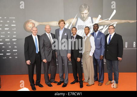 Cologne, Germany. 16th Sep, 2014. NBA coach Rick Carlisle (L-R), NBA player Brian Cardinal, Dirk Nowitzki, Devin Harris, Monta Ellis, Michael Finley and the general manager of the Dallas Mavericks, Donnie Nelson arrive for the world premiere of the film 'Nowitzki - The Perfect Shot' in Cologne, Germany, 16 September 2014. Photo: Horst Galuschka/dpa - NO WIRE SERVICE -/dpa/Alamy Live News Stock Photo