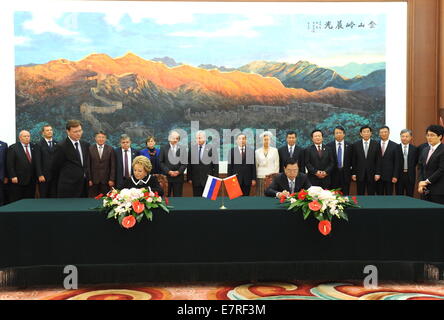 Beijing, China. 23rd Sep, 2014. Zhang Dejiang (R front), chairman of the Standing Committee of China's National People's Congress, and Valentina Matviyenko (L front), chairperson of Russia's Federal Assembly, sign regulations on deepening legislative cooperation in Beijing, capital of China, Sept. 23, 2014. Credit:  Rao Aimin/Xinhua/Alamy Live News Stock Photo