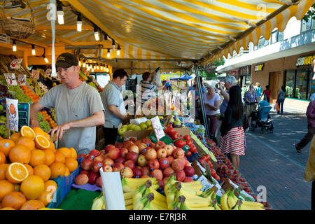 Fruit and Veg stall, High Street, Hounslow, Middlesex, UK Stock Photo ...