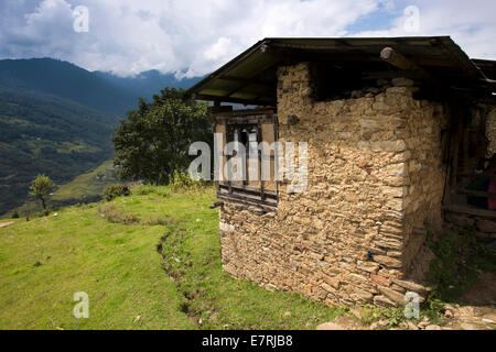 Eastern Bhutan, Trashi Yangtse, traditional farmhouse on steep hillside above Trashiyangtse valley Stock Photo