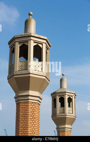 Islamic community, East London Mosque on Whitechapel Road, East London, Tower Hamlets, London, England UK Stock Photo