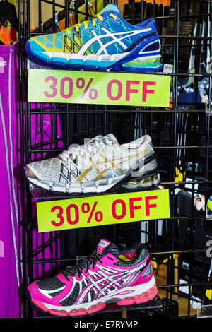 Pauls hot sale warehouse asics