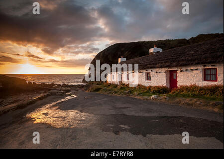 Thatched Cottage At Niarbyl Bay Dalby Isle Of Man Stock Photo