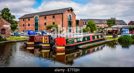 Colourful narrowboats moored at Shardlow Wharf in Derbyshire Stock Photo