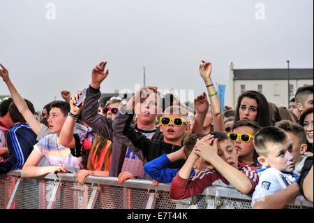 Young teenager fans attending the MTV Crashes festival, Ebrington Square, Derry, Londonderry, Northern Ireland Stock Photo