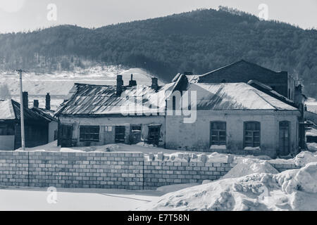 Chinese house BW on Xitong River near Hengdaohezi, Heilongjiang, China Stock Photo