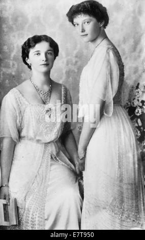 Olga and Tatiana, Grant Duchesses of Russia daughters of Tsar Nicholas II and Alexandra, Circa 1913 Stock Photo