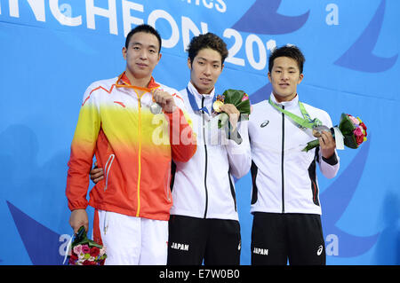 Incheon, South Korea. 24th Sep, 2014. Gold medalist Hagino Kosuke (C) of Japan, silver medalist Yang Zhixian (L) of China and bronze medalist Seto Daiya of Japan pose on the podium during the men's 400m individual medley contest of swimming event at the 17th Asian Games in Incheon, South Korea, Sept. 24, 2014. Hagino Kosuke won the gold medal with 4 minutes and 07.75 seconds. Credit:  Wang Peng/Xinhua/Alamy Live News Stock Photo