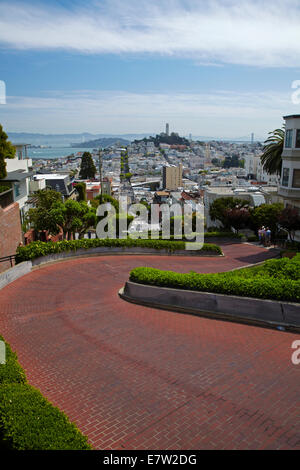 Lombard Street (claimed to be the world’s crookedest street), Russian Hill neighborhood, San Francisco, California, USA Stock Photo