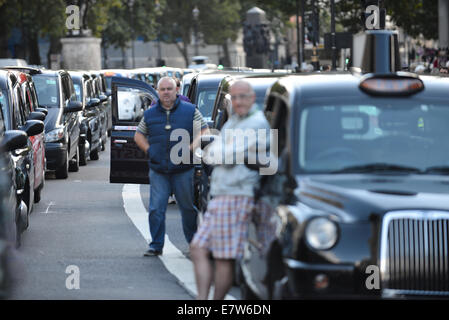 Whitehall, London, UK. 24th September 2014. Black cab drivers cause gridlock on Whitehall as they stage a protest against TFL. Credit:  Matthew Chattle/Alamy Live News Stock Photo