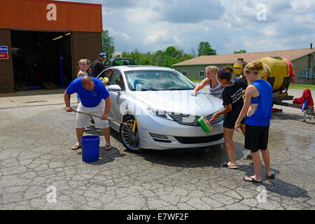 High school students wash cars to for fund raiser Stock Photo