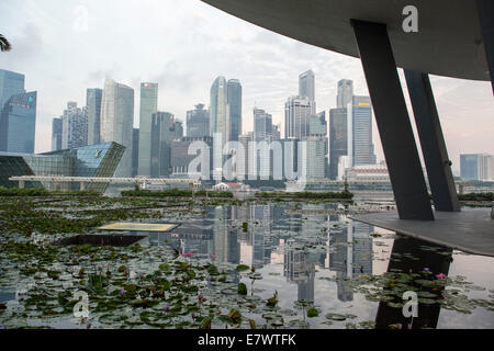 ArtScience Museum and the Louis Vuitton Island Maison at Marina Bay Sands.  Singapore Stock Photo - Alamy