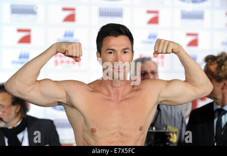 Dusseldorf, Germany. 25th Sept, 2014.   Singer Lucas Cordalis poses during the weigh-in prior to the event 'Promiboxen' (lit. celebrity boxing) of German TV channel ProSieben in Duesseldorf, Germany, 25 September 2014. Celebrities fight each other in the boxing ring on 27 September 2014. Credit:  dpa picture alliance/Alamy Live News Stock Photo
