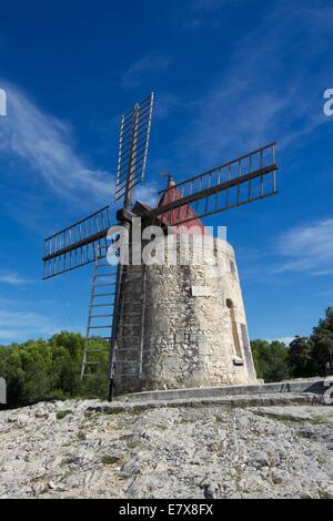 Moulin de Daudet, windmill of Alphonse Daudet, Fontvieille, Provence-Alpes-Cote d'Azur, France, Europe. Stock Photo