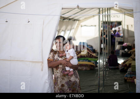 Erbil, Iraq. 25th Sep, 2014. A women and a child of a group of Christian Kurdish refugees stand in front of a tent next to St. Joseph's Church during the visit of German Minister of Defence Ursula von der Leyen in Ankawa near Erbil, Iraq, 25 September 2014. Von der Leyen made an unannounced trip to Iraq and assured Kurds in the North of the lasting solidarity for their fight against the Islamist terror militia Islamic State (IS). Photo: Maja Hitij/dpa/Alamy Live News Stock Photo