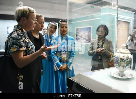 Hohhot, China's Inner Mongolia Autonomous Region. 25th Sep, 2014. People from the Czech Republic talk about the history of glass art at the exhibition in the Inner Mongolia Museum in Hohhot, north China's Inner Mongolia Autonomous Region, Sept. 25, 2014. The European Glass Art Exhibition, co-sponsored by the Prague National Gallery and the Inner Mongolia Museum, was opened to the public on Sept. 26. © Wang Jing/Xinhua/Alamy Live News Stock Photo