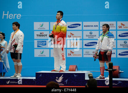 Chinese weightlifting player Zhe Yang win the gold medal of mens 105 kilograms weightlifting at the 17th Asian Game in Inchon, Korea on 25th September, 2014. Stock Photo