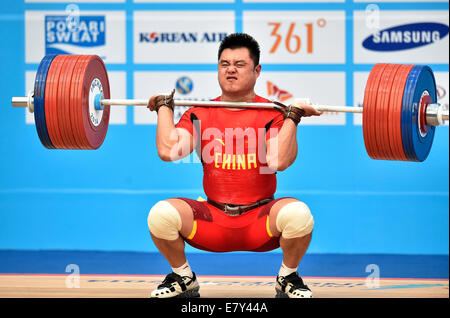 Chinese weightlifting player Zhe Yang win the gold medal of mens 105 kilograms weightlifting at the 17th Asian Game in Inchon, Korea on 25th September, 2014. Stock Photo