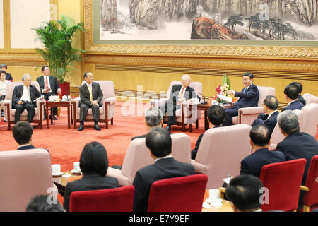 Beijing, China. 26th Sep, 2014. Xi Jinping (1st R rear), general secretary of the Communist Party of China Central Committee, meets with a Taiwanese delegation of pro-reunification groups at the Great Hall of the People in Beijing, capital of China, Sept. 26, 2014. © Yao Dawei/Xinhua/Alamy Live News Stock Photo