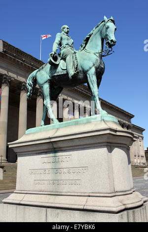 Bronze Statue Of Prince Albert, St George's Hall, Liverpool, Merseyside, UK Stock Photo