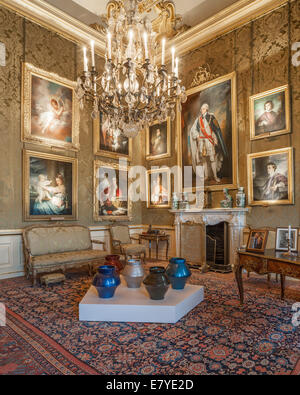 Woodstock, Oxfordshire, UK, Friday 26th September 2014 Preview of Ai Weiwei at Blenheim Palace, Blenheim Art Foundation's inaugural exhibition, opening to the public on 1st October 2014 Han Dynasty Vases in Auto Paints in Green Drawing Room © Nikreates/Alamy Stock Photo