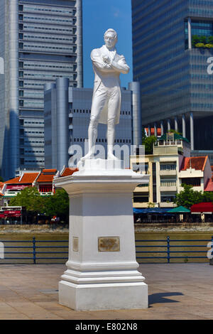 Statue of Sir Thomas Stamford Raffles on North Boat Quay in Singapore, Republic of Singapore Stock Photo