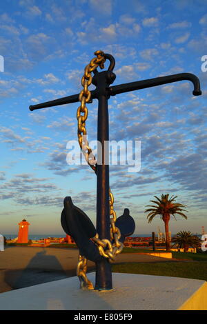 Dawn breaks over an anchor erected at Monument Hill War Memorial in Fremantle, Western Australia, Australia. Stock Photo