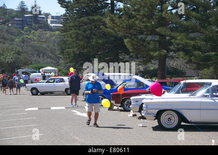 Newport Beach, Sydney, Australia. 27th Sep, 2014. Classic cars on display at Sydney's Newport Beach. Credit:  martin berry/Alamy Live News Stock Photo