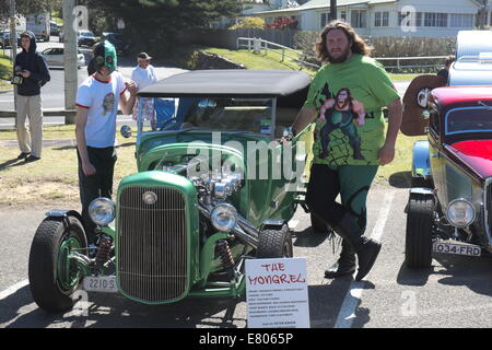 Newport Beach, Sydney, Australia. 27th Sep, 2014. Classic cars on display at Sydney's Newport Beach. Credit:  martin berry/Alamy Live News Stock Photo