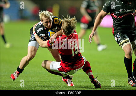 Oxford, UK. 26th Sep, 2014. Aviva Premiership. Dan Robson takes the tackle of Seb Jewell during London Welsh versus Gloucester Rugby. Credit:  Action Plus Sports/Alamy Live News Stock Photo