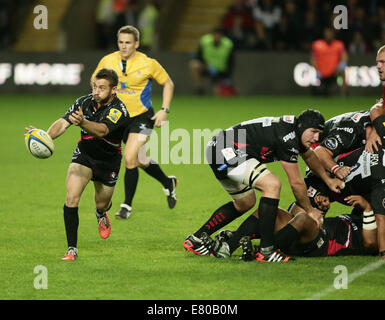 Oxford, UK. 26th Sep, 2014. Aviva Premiership. Greg Laidlaw passes out to his outside half during London Welsh versus Gloucester Rugby. Credit:  Action Plus Sports/Alamy Live News Stock Photo