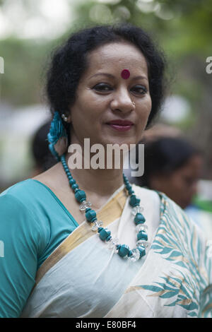 Dhaka, Bangladesh. 27th Sep, 2014. Chayanot organized its annual Autumn Festival locally known as Shorot Utshob to celebrate the onset of the new season with an event comprising traditional dance and songs at at the Bakultala of Faculty of Fine Art of Dhaka University. Credit:  Zakir Hossain Chowdhury/ZUMA Wire/Alamy Live News Stock Photo