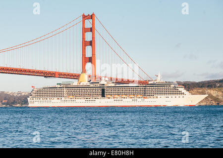 Cruise ship and golden gate bridge Stock Photo