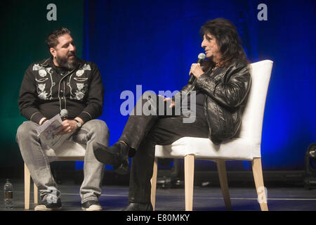 Edmonton, Alberta, Calgary. 27th Sep, 2014. Original shock rocker ALICE COOPER made a visit to the Edmonton Fan Expo and hosted a panel with the chief editor of Rue Morgue to discuss the history of shock rock. Credit:  Baden Roth/ZUMA Wire/Alamy Live News