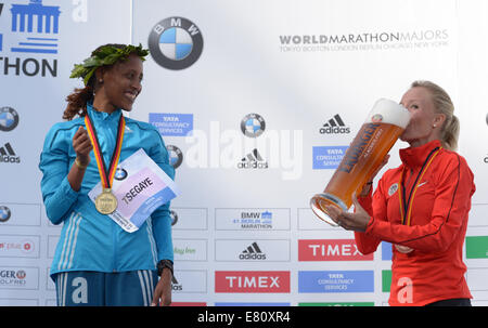 Berlin, Germany. 28th Sep, 2014. Winner Tirfi Tsegaye from Ethiopia (L) celebrates her victory with the third-ranked Shalane Flanagan from the U.S. at the 41st Berlin Marathon in Berlin, Germany, 28 September 2014. Around 40,000 runners participated in the 41st Berlin Marathon, which started and ended at Brandenburg Gate. PHOTO: RAINER JENSEN/dpa/Alamy Live News Stock Photo