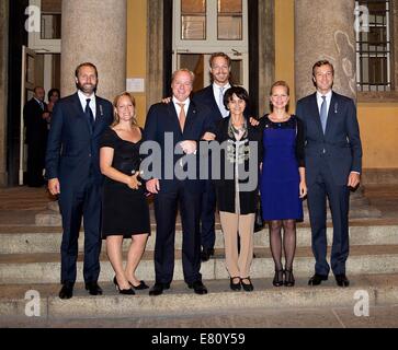 Parma, Italy. 27th Sep, 2014. (L-R) Tjalling ten Cate, Princess Margarita de Bourbon Parme, Prince Carlos de Bourbon Parme, Prince Jaime de Bourbon Parme, Princess Maria Teresa de Bourbon Parme, Princess Carolina de Bourbon Parme and Albert Brenninkmeijer are posing for a family picture on the occasion of the Gala Dinner at Teatro Regio in Parma, Italy, 27 September 2014. Photo: Albert Nieboer/Netherlands OUT//dpa/Alamy Live News Stock Photo