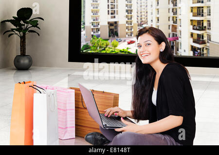 indian Beautiful Ladies online shopping with laptop Stock Photo