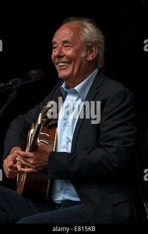 Maxime Le Forestier,chanteur, festival du bout du monde 2014,presqu'ile de Crozon, Brittany,Bretagne,  Finistere, Salzedo Stock Photo