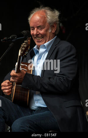 Maxime Le Forestier,chanteur, festival du bout du monde 2014,presqu'ile de Crozon, Brittany,Bretagne,  Finistere, Salzedo Stock Photo