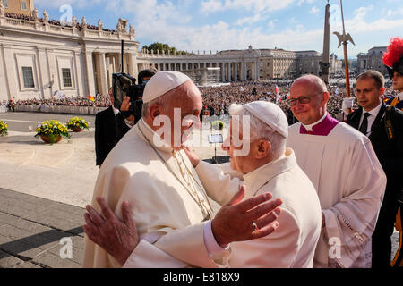 The Vatican. 28th Sep, 2014. Pope Benedict XVI - Pope Francis meet the grandfathers of the world - St Peter square, 28 September 2014 Credit:  Realy Easy Star/Alamy Live News Stock Photo