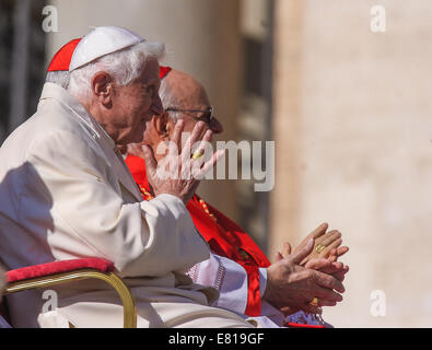 Vatican City 28th September 2014 - Pope Benedict XVI  Pope Francis in the International of Elders and Grandparents, in St. Peter's Square Credit:  Realy Easy Star/Alamy Live News Stock Photo