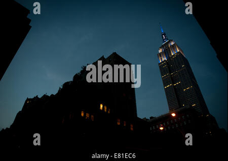 Manhattan, New York, USA. 28th Sep, 2014. The Empire State Building tower lights celebrate NY Yankee Derek Jeter's  final game with pinstripes and his jersey number, 2, Sunday, Sept. 28, 2014. Credit:  Bryan Smith/ZUMA Wire/Alamy Live News Stock Photo