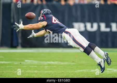 Houston, Texas, USA. 28th Sep, 2014. Houston Texans fullback JAY PROSCH (45) leaps while attempting to catch a pass during the 2nd half of an NFL game against the Buffalo Bills at NRG Stadium. Credit:  Trask Smith/ZUMA Wire/Alamy Live News Stock Photo