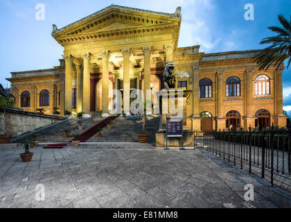 Teatro Massimo at dusk, Piazza Verdi, historic centre, Palermo, Sicily, Italy Stock Photo