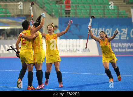 Incheon, South Korea. 29th Sep, 2014. Players of China celebrate after the women's hockey semifinal match against Japan at the 17th Asian Games in Incheon, South Korea, Sept. 29, 2014. China won 1-0. © Zhu Zheng/Xinhua/Alamy Live News Stock Photo