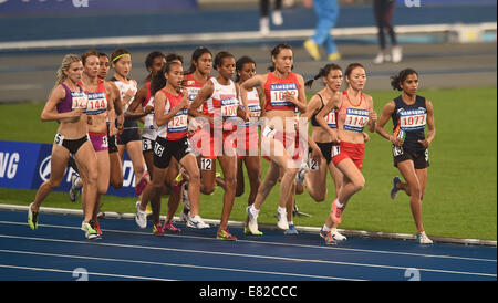 Incheon, South Korea. 29th Sep, 2014. Liu Fang (4th R) of China competes during the women's 1500m final of athletics at the 17th Asian Games in Incheon, South Korea, Sept. 29, 2014. Liu Fang got the 6th place. © Xie Haining/Xinhua/Alamy Live News Stock Photo